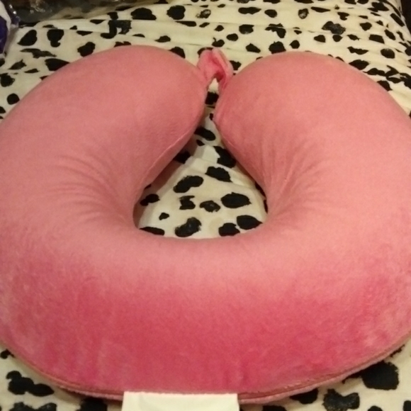Iam selling my boppy pillow - Picture 4 of 6